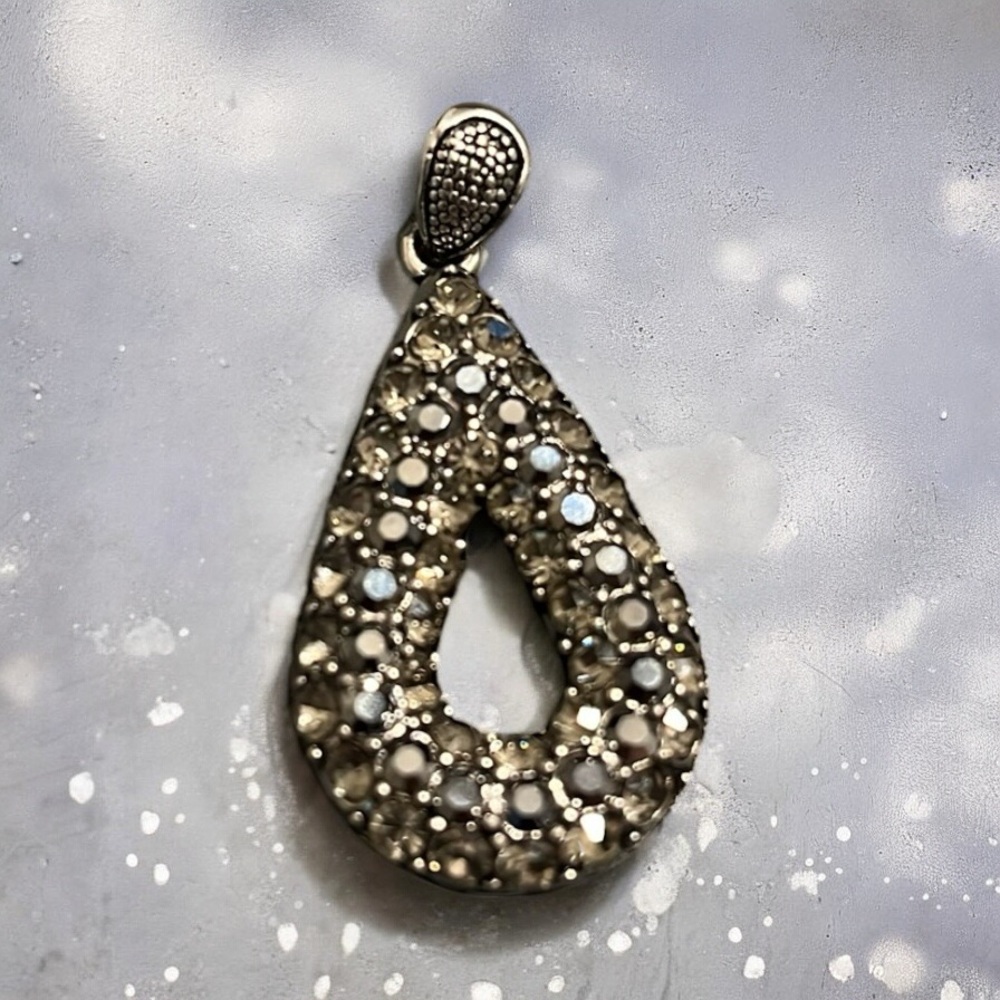 MARCASITE TEAR DROP SHAPE PENDANT BLACK CLEAR IN A SILVER TONE SETTING
